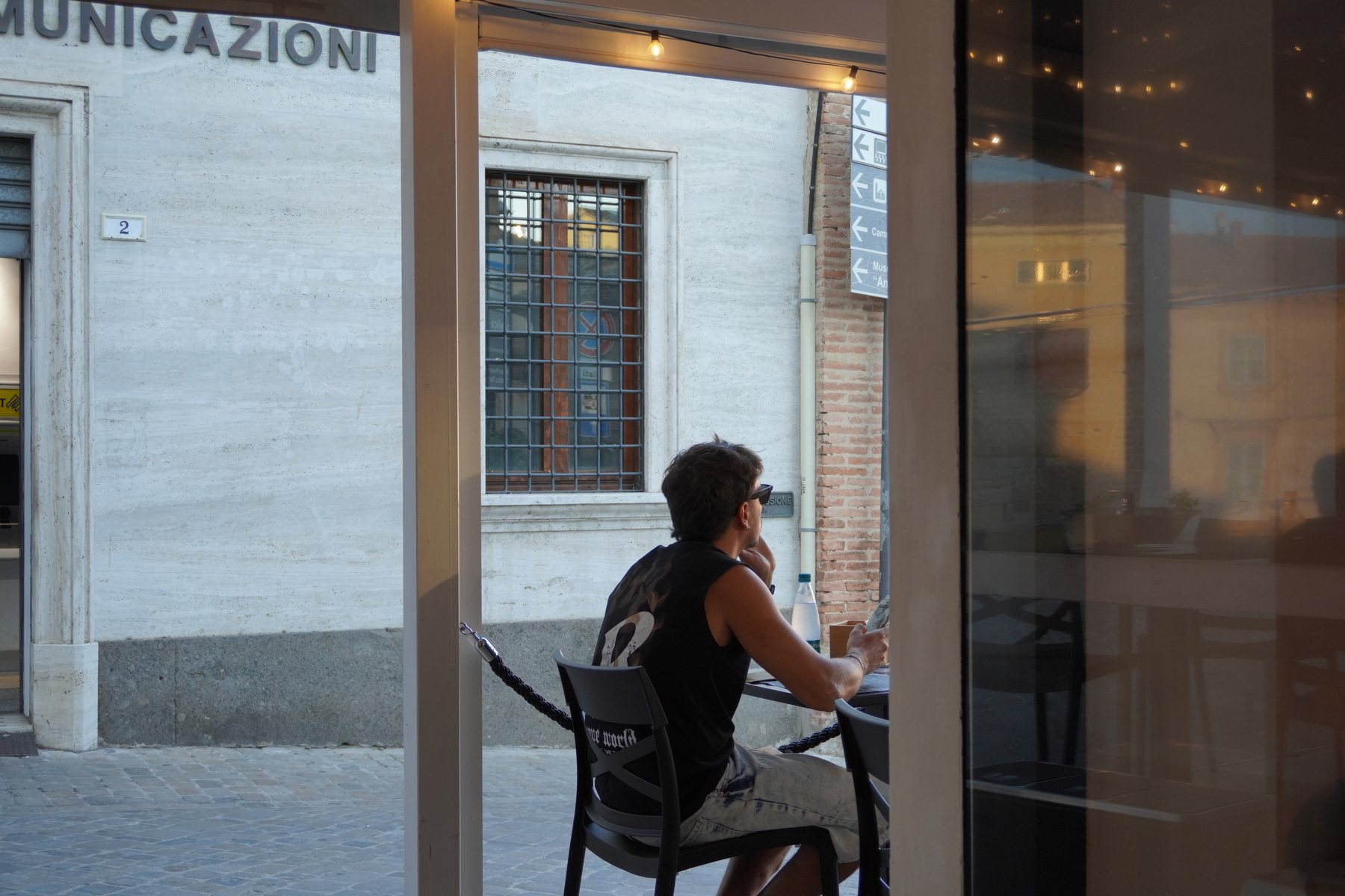 I tavoli all'aperto in Via Porta Romana